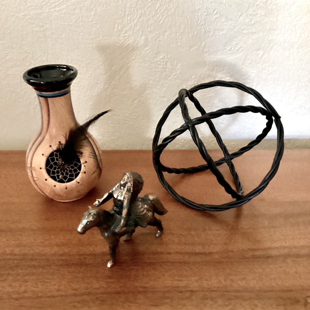 Bressmen Geometric Atomic Style 3D Decorative Black Enamel Coated Metal Wire Orb